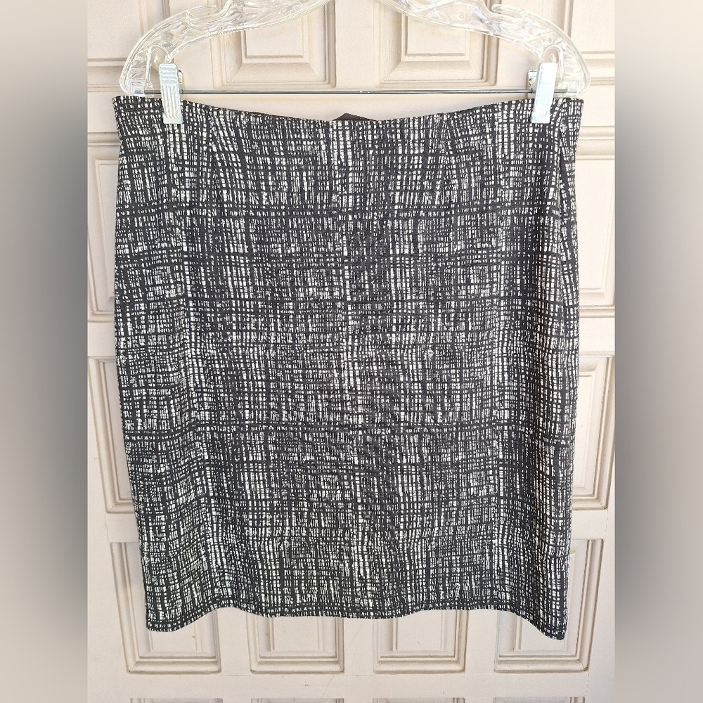 Coldwater Creek Career Skirt Sz10P Tweedy Black Zip Back Straight Knee Length